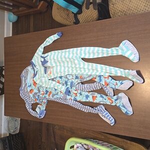 Carter's set of 3 footie jammies size 5T
